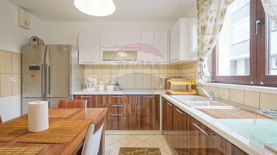 Vilă cu Teren Generos - Tractorul, Potrivită pentru Locuit sau Afacere