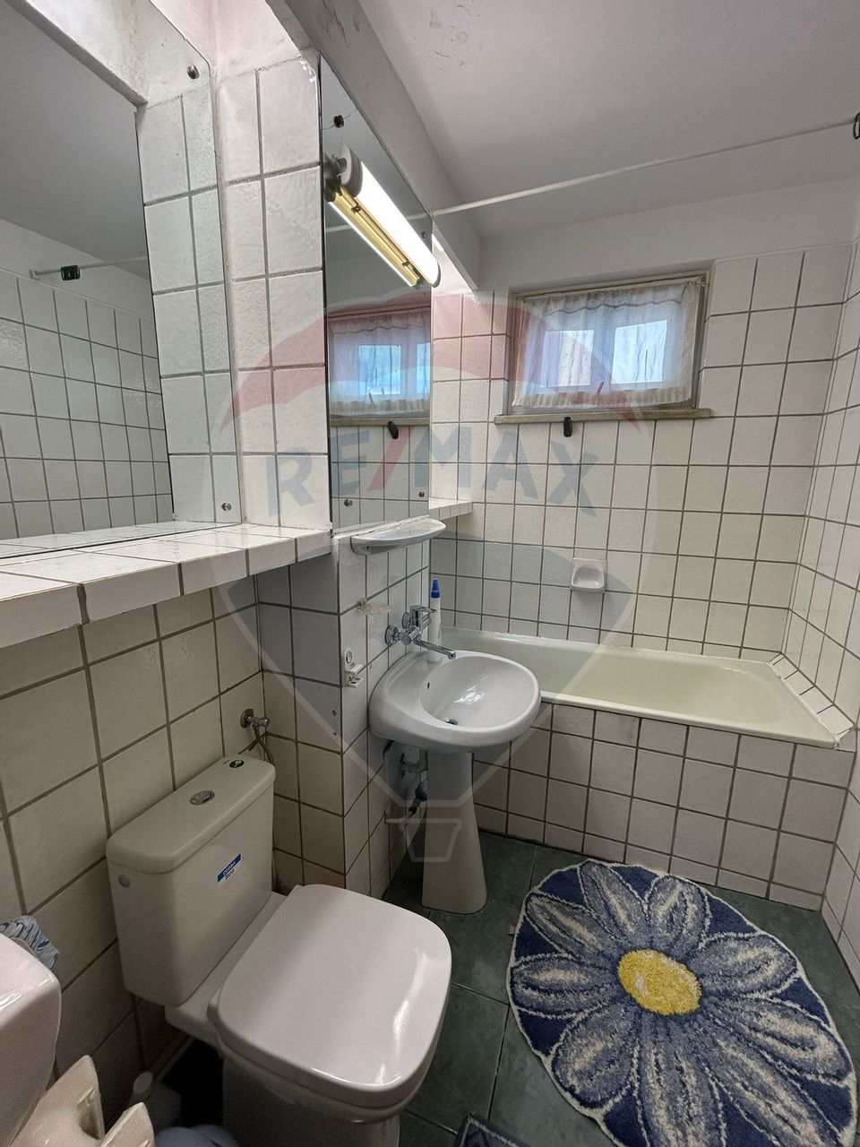 Apartament cu 3 camere de închiriat - CATEDRALĂ
