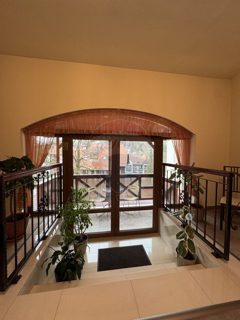 9 room Hotel / Pension for sale, Central area