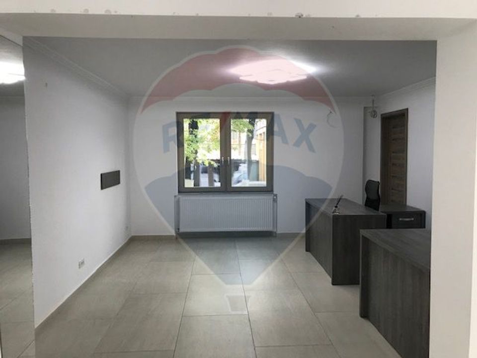 50sq.m Commercial Space for rent, Ultracentral area