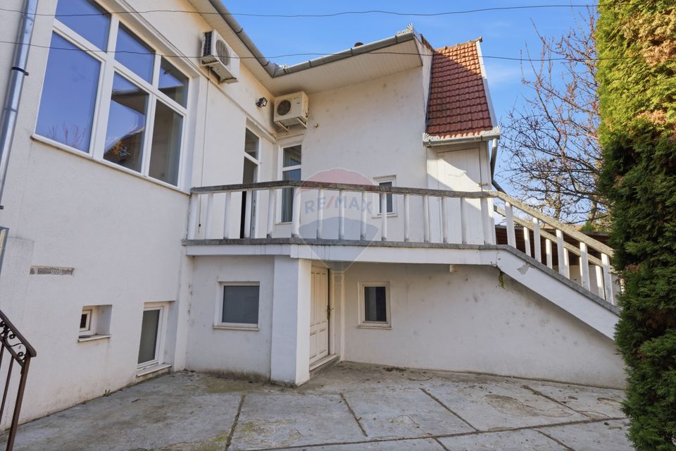 4 room Apartment for sale, Central area