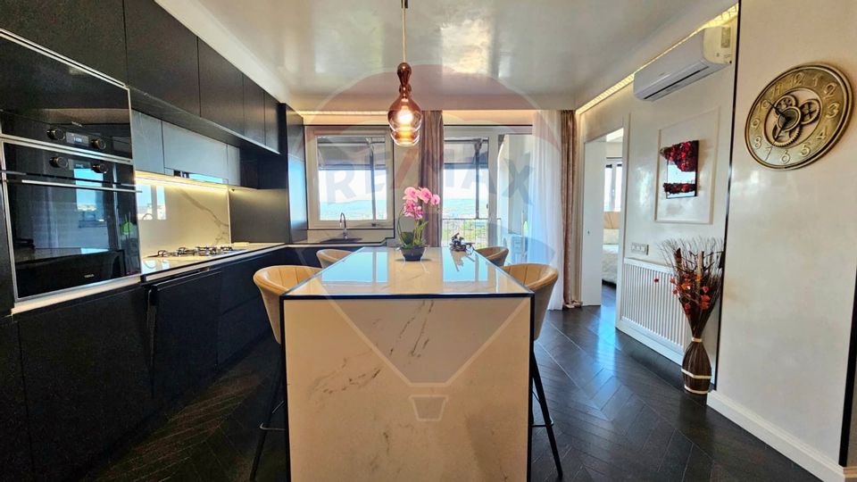 Inchiriere penthouse superfinisat cu 3 camere in zona Centrala