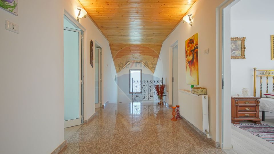 Vilă în zona Glăjărie, 10 camere, Sp + E + M, teren 2789 mp