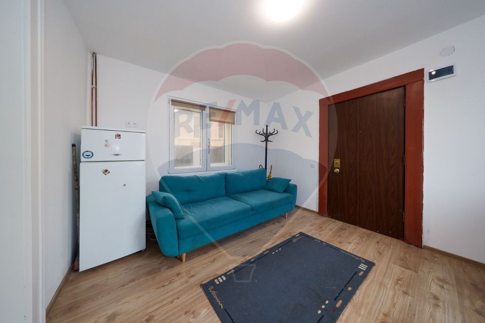 Casă cu 3 camere de vânzare în zona Schei