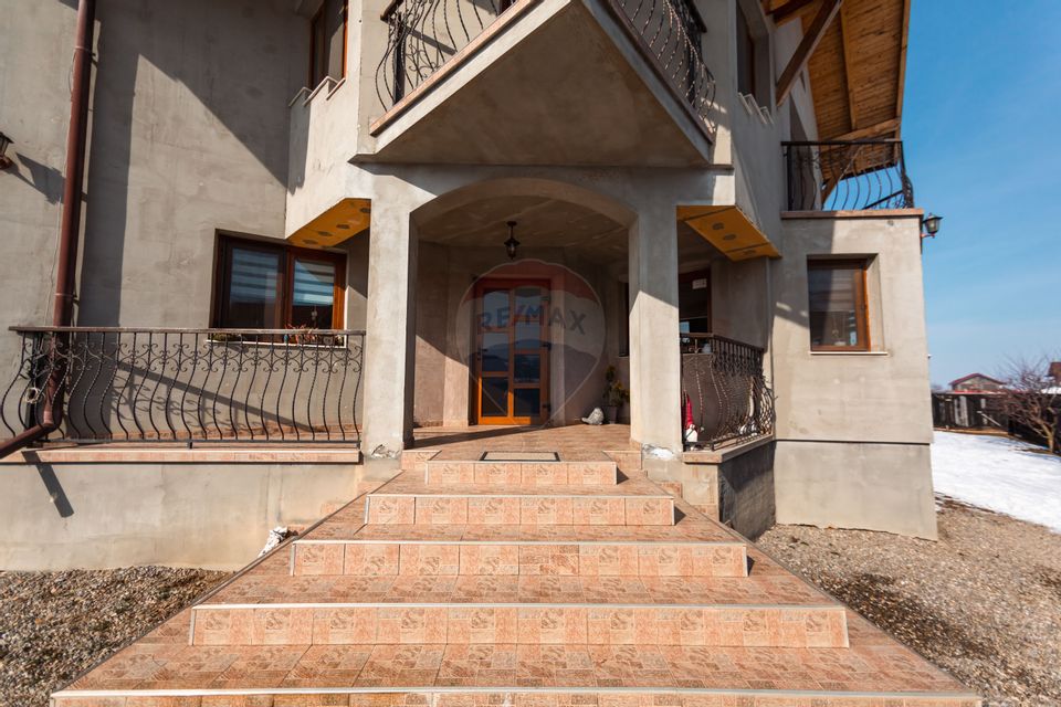 Casă elegantă, construită cu grijă, într-un cadru natural – Tărlungeni