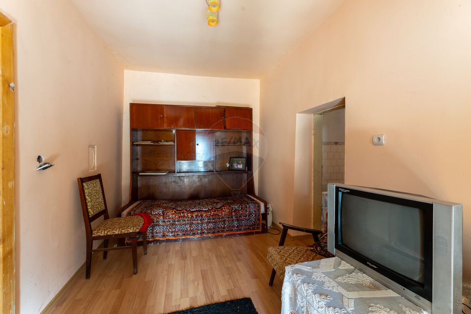 Casă cu 3 camere si teren 2196 mp de vânzare in Covasant,Arad