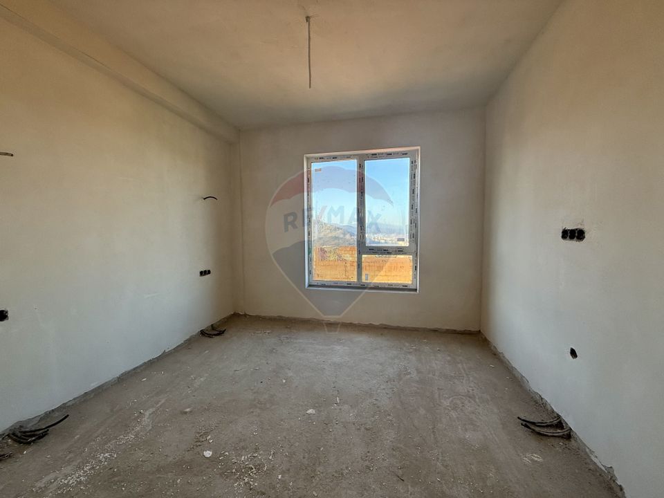 COMISION 0%-  Casă / Vilă cu 5 camere de vânzare semifinisata