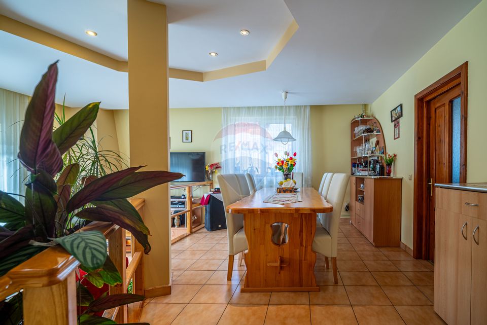 House FOR SALE in Bușteni, with superb views of the Bucegi Mountains