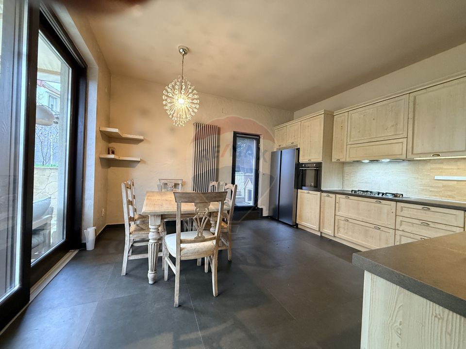 Casă / Vilă cu 4 camere de închiriat în zona Gruia