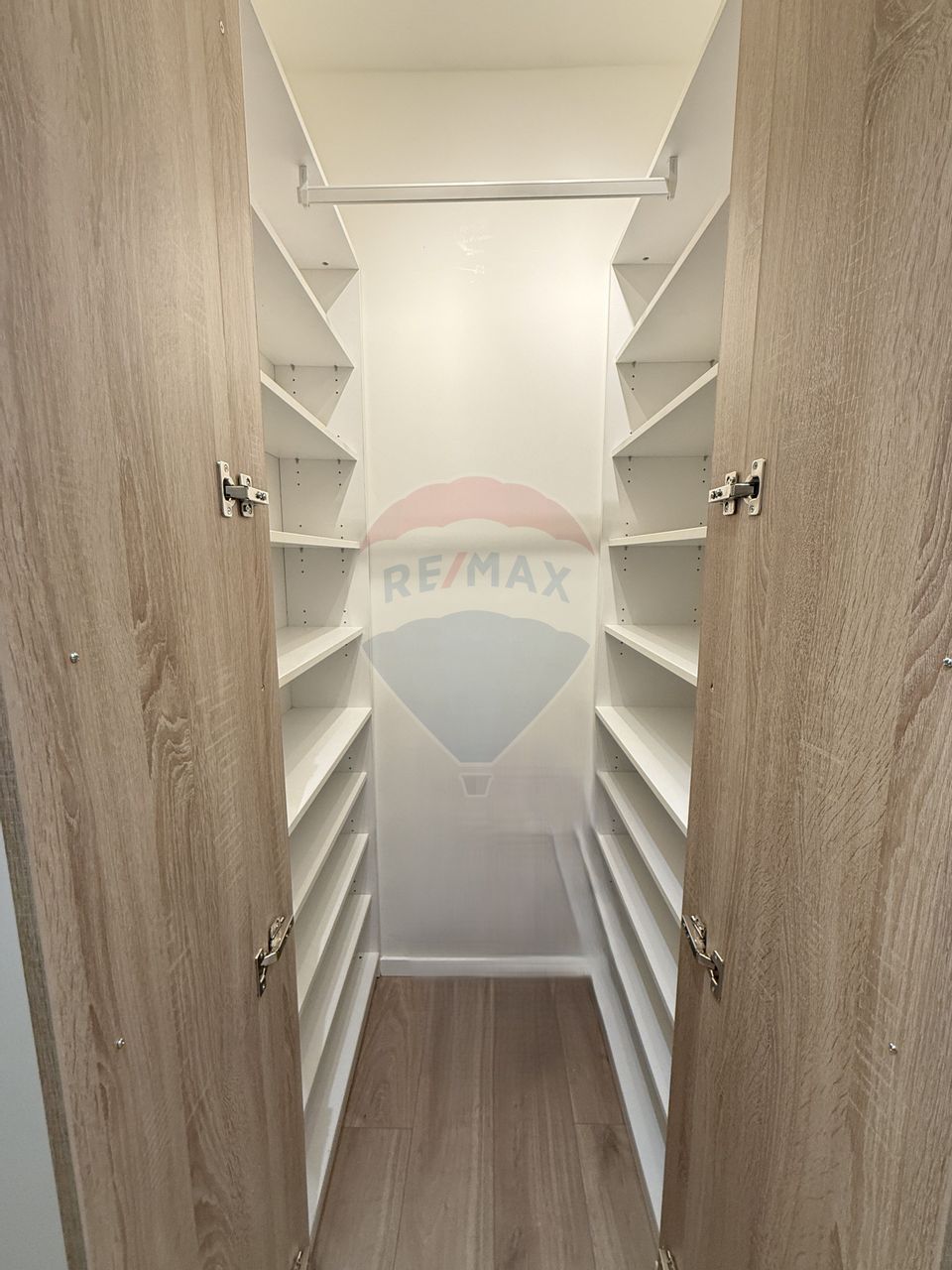 Apartament cu 4 camere de închiriat în zona Giurgiului