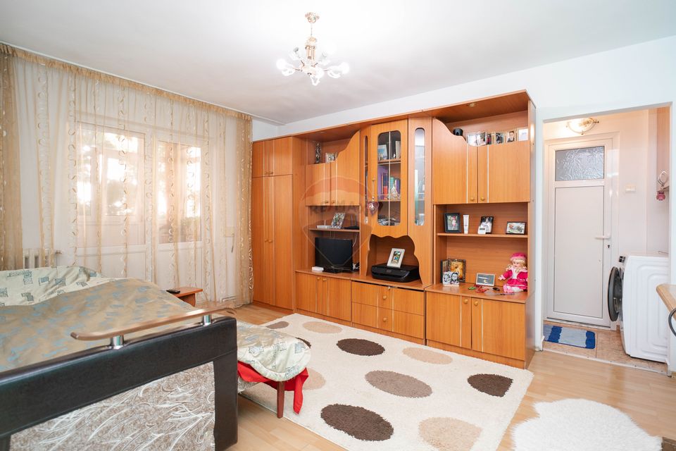 2 room Apartment for sale, Baza 3 area