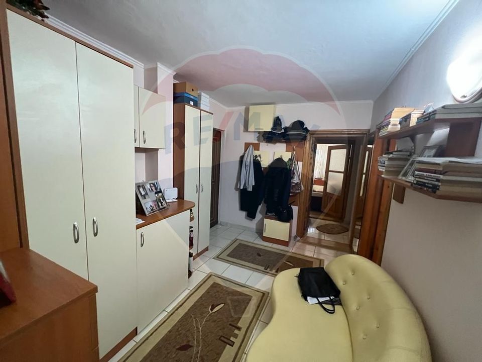 Apartament 3 camere în zona Tineretului