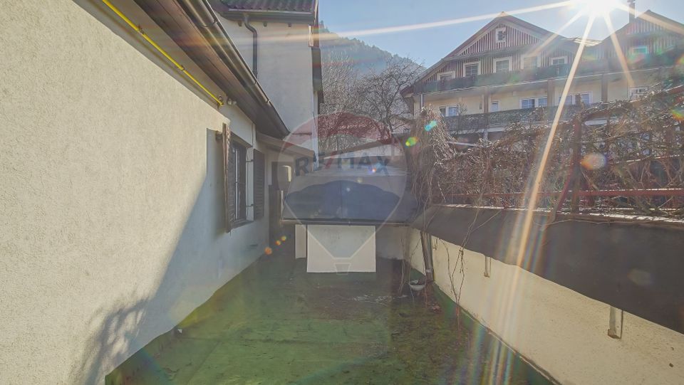 REZERVATA! Vilă individuală cu terasă, curte și două garaje