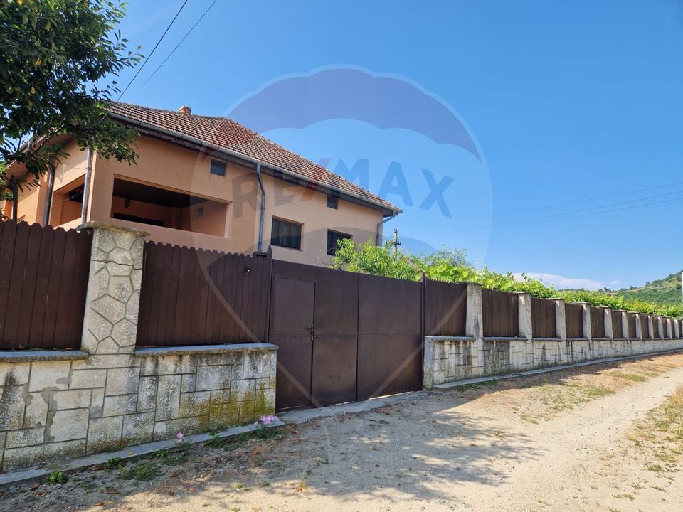 Casă / Vilă cu 11 camere de vânzare