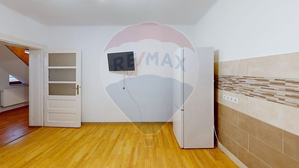 Casă cu 3 camere de vânzare Calea Dumbravii