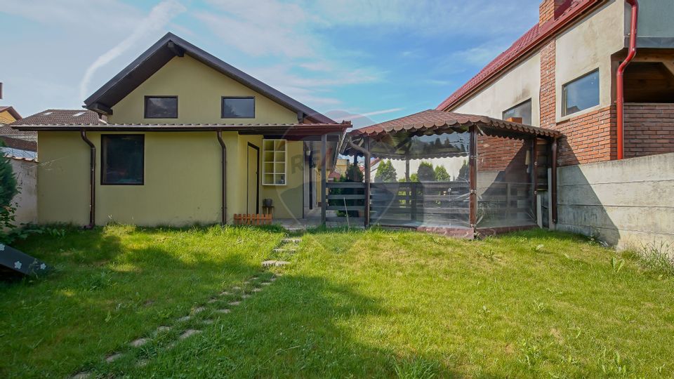 8 room House / Villa for sale, Aurel Vlaicu area