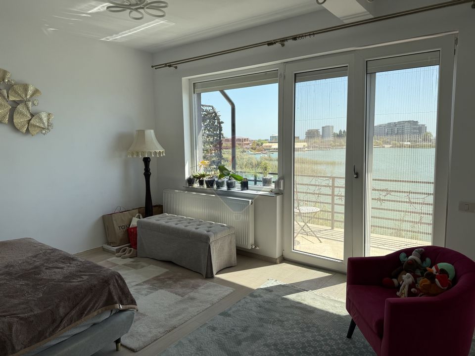 Vilă premium cu priveliște la lac și acces direct la apă