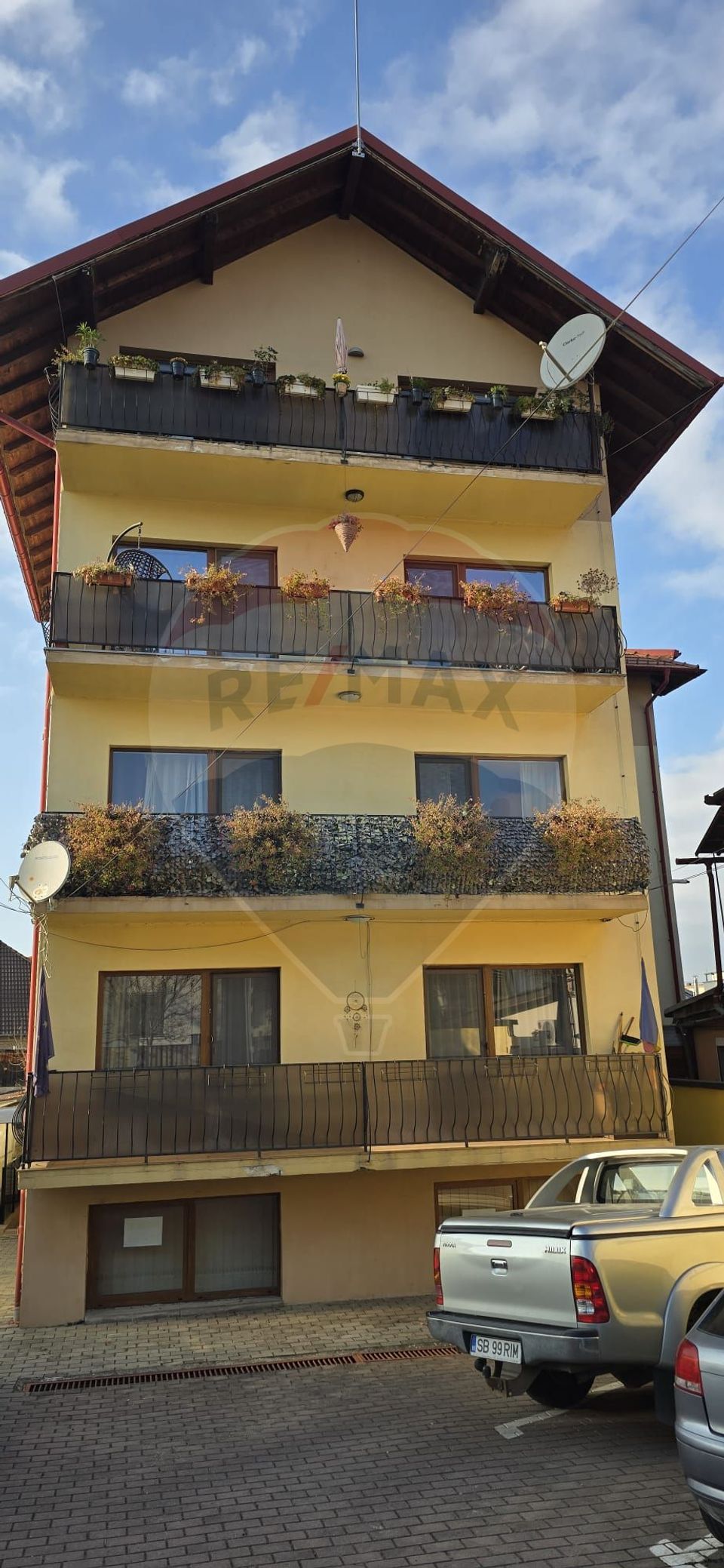 Apartament cu 3 camere de vânzare în zona Strand
