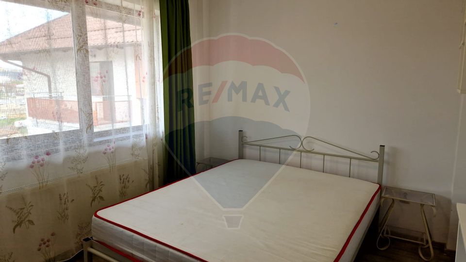 Apartament cu 3 camere de închiriat