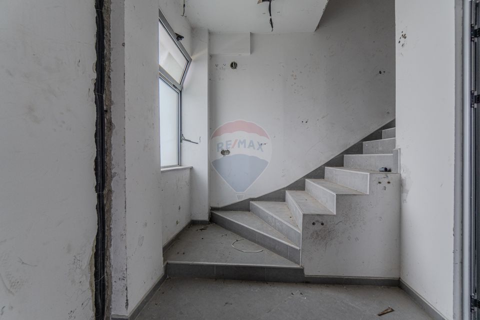 Cladire de 902 mp utili de vânzare, zona Grivitei - DN 13, COMISION 0