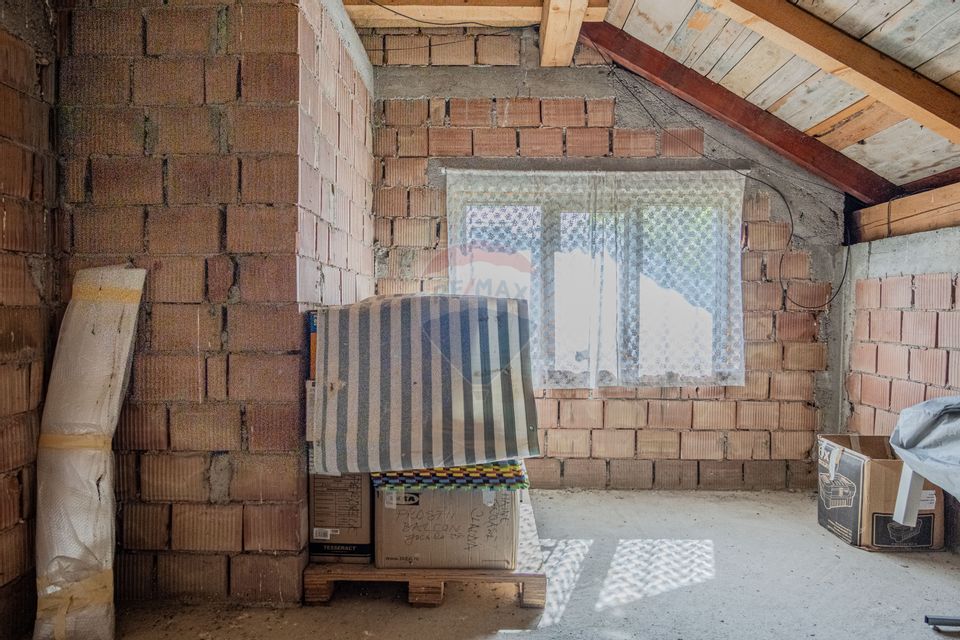 Casa de vanzare 7 camere | CURTE 953 mp | Colonia 1 Mai | COMISION 0 |