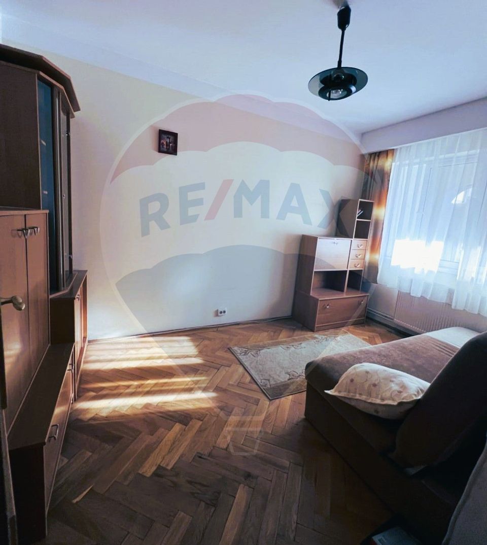 Apartament cu 3 camere de închiriat în zona Mihai Viteazul