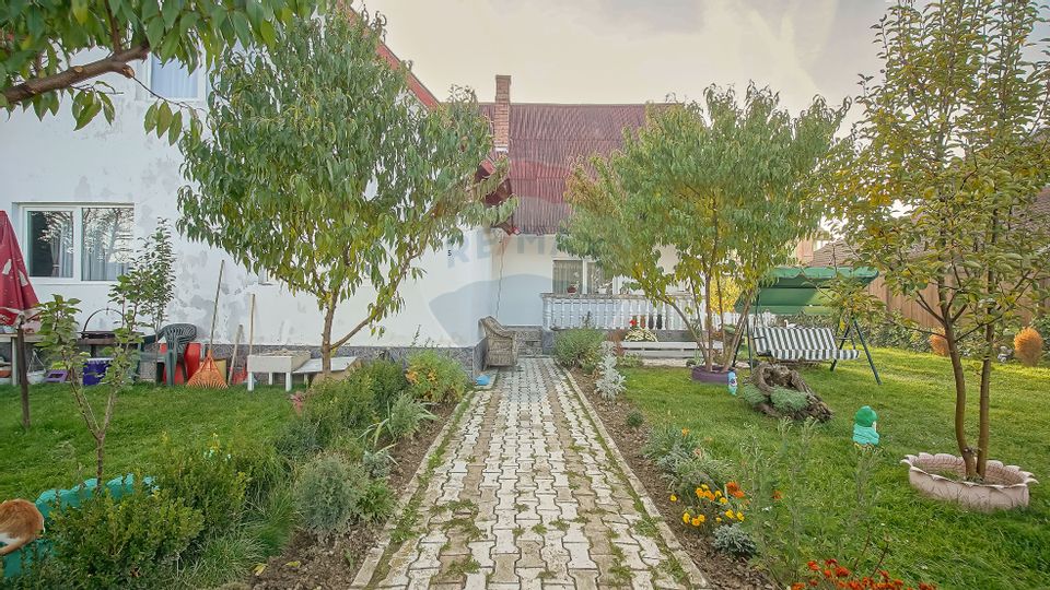Casă cu 6 camere de vânzare în Râșnov, teren 1.100 mp, zona Glăjărie