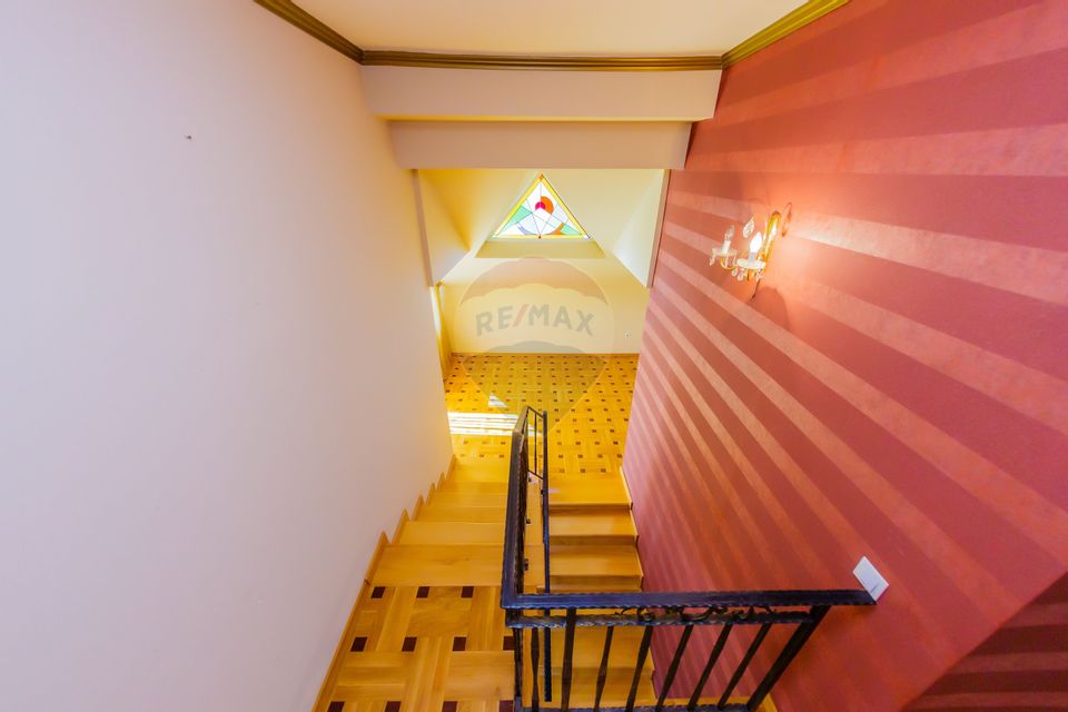 Vilă cu 5 camere de închiriat