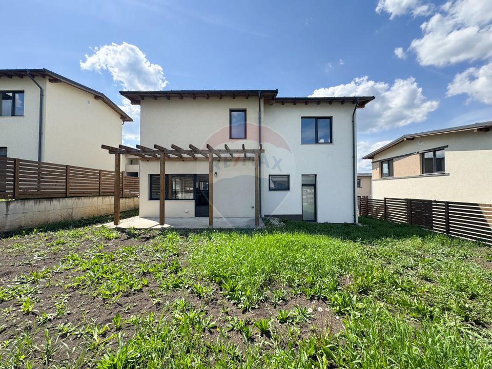 Casă semifinisată în Dezmir - Spațiu, liniște, acces rapid către oraș