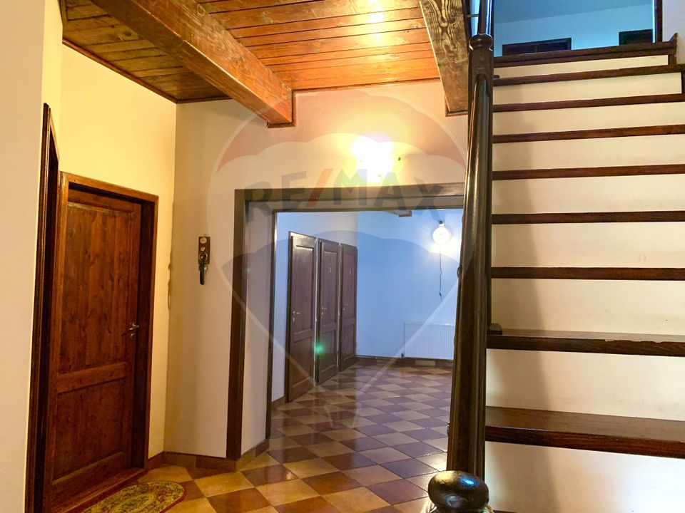 Pensiune cu 13 camere de vânzare in Bulz