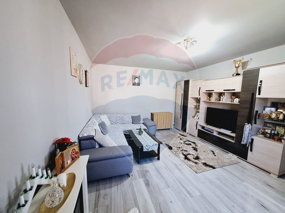 Casă / Vilă cu 5 camere de vânzare la 12-15 minute de Oradea