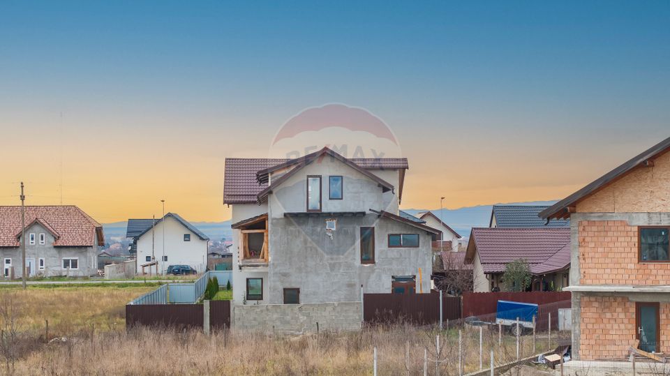 Comision 0%-Cladire versatila 14 camere-Multiple utilizari