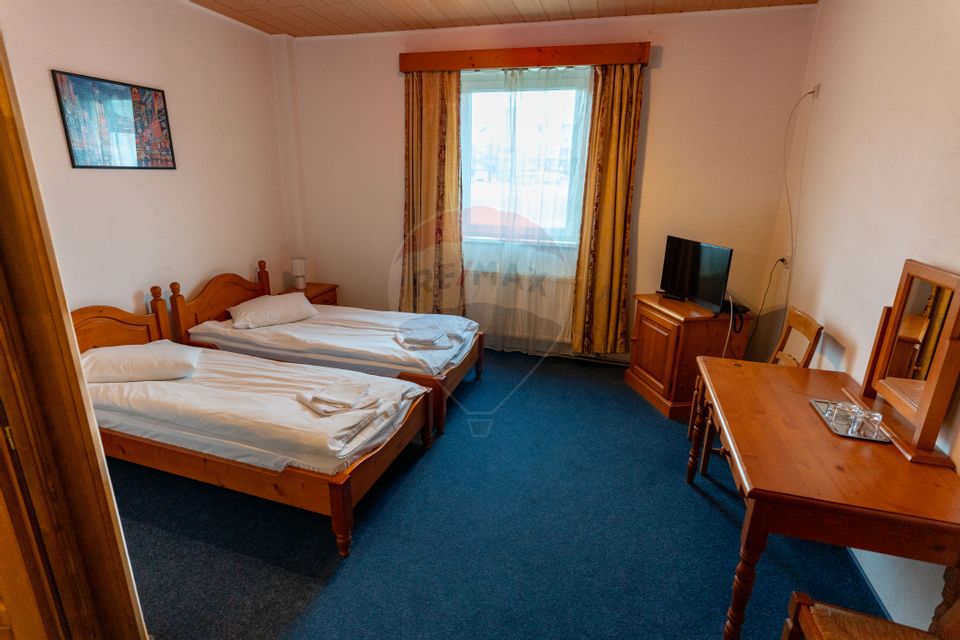 Hotel / Pensiune cu 32 camere-vânzare în Hunedoara,  zonă Centrală