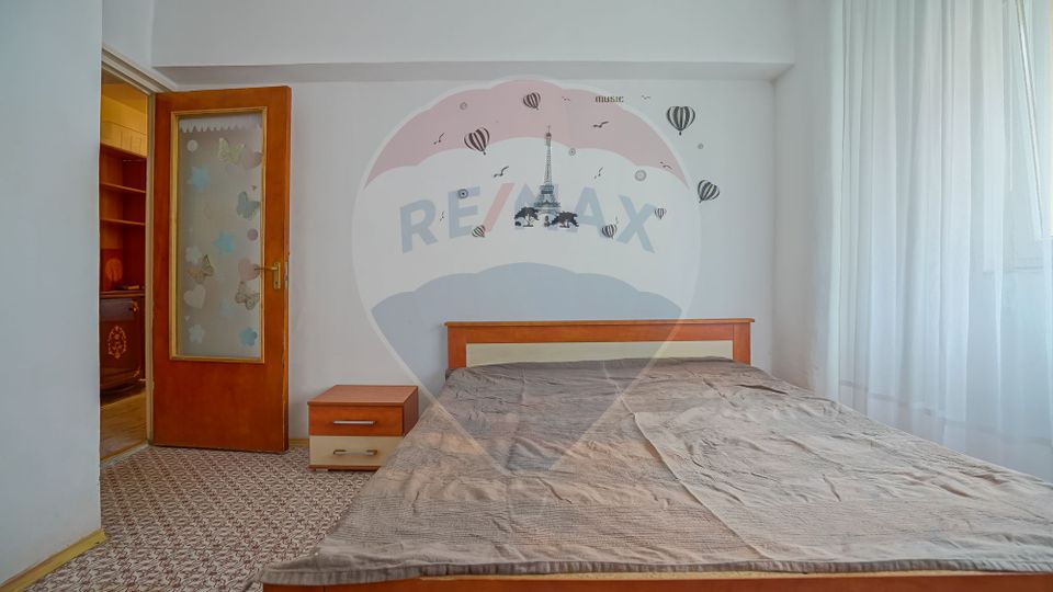 Apartament cu 4 camere de vânzare în zona Racadau