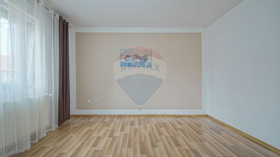 8 room House / Villa for sale, Aurel Vlaicu area