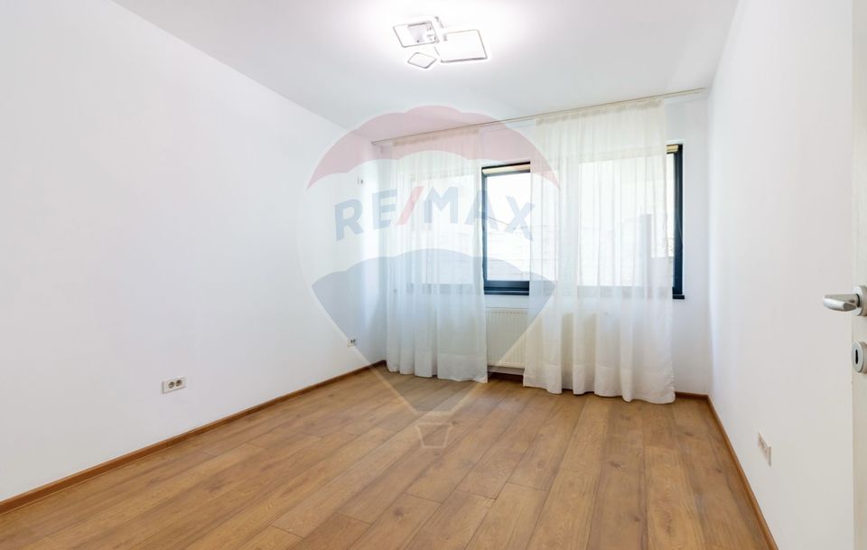Apartament de vanzare în Bucurestii Noi, curte 80 mp, parcare, boxa