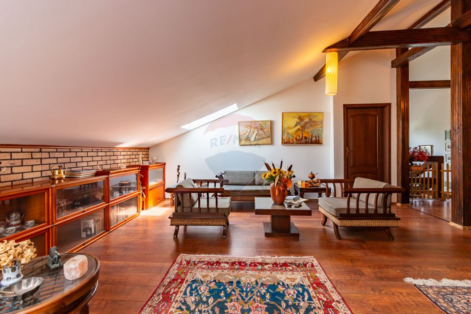 8 room House / Villa for sale