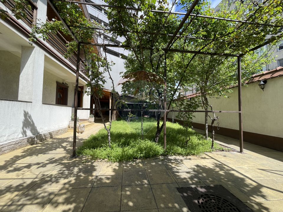 Villa 300sqm, land 500sqm Eroii Revolutiei| Afterschool, kindergarten
