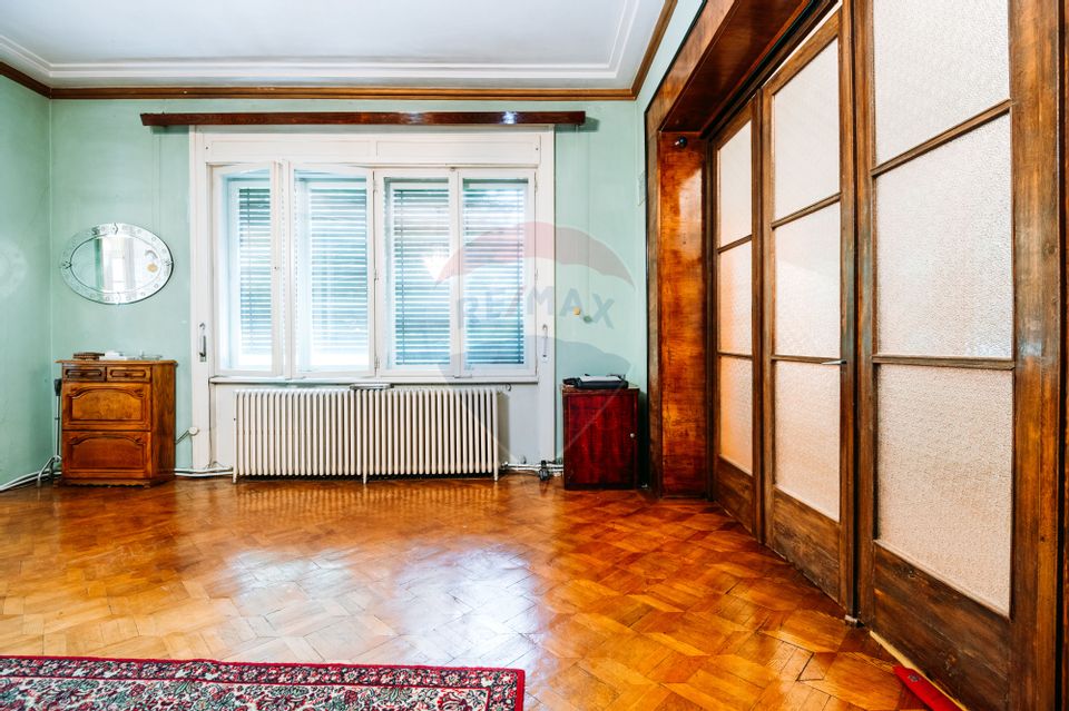 Apartament spațios cu grădină proprie într-o vilă interbelică renovată