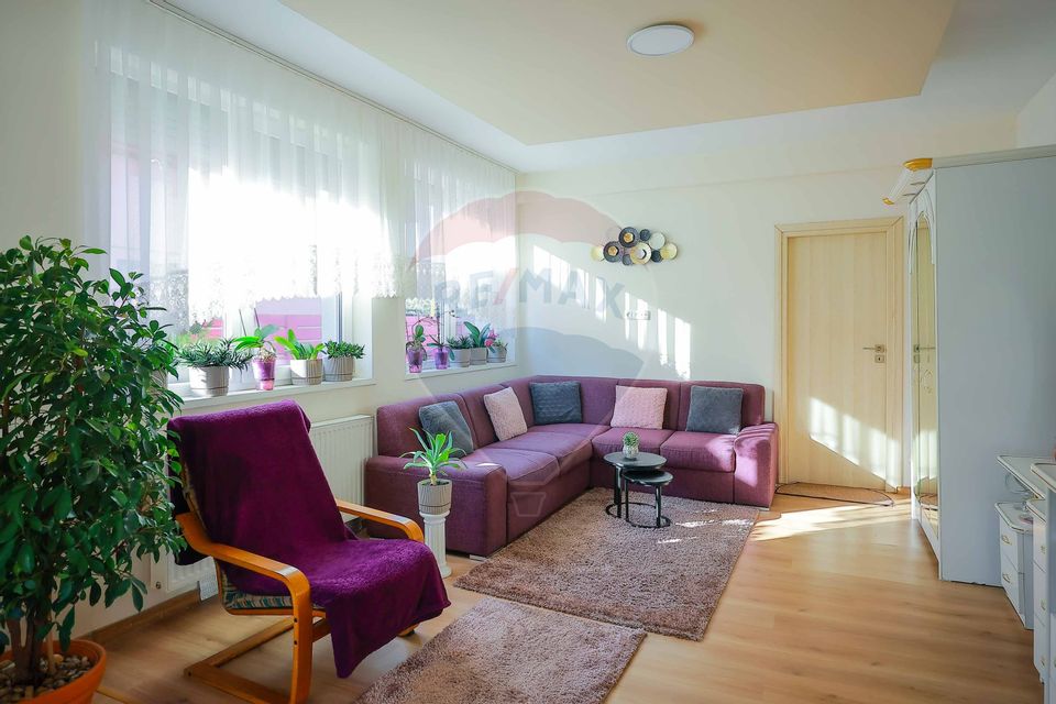 Casă cu 5 camere de vânzare în zona Episcopia Bihorului