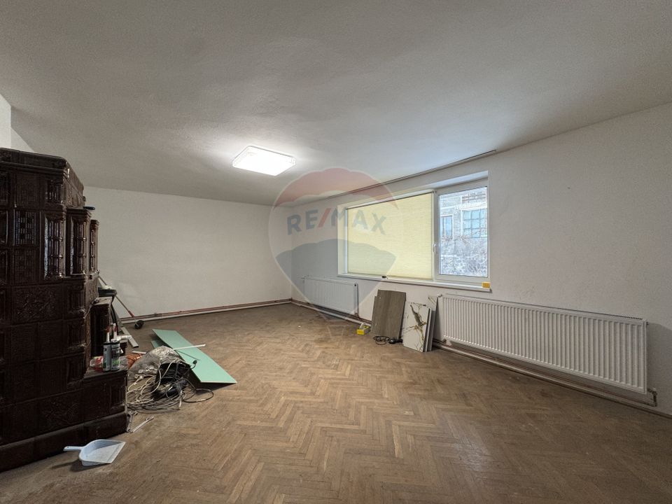 Casă duplex în centrul orasului, cu acces auto