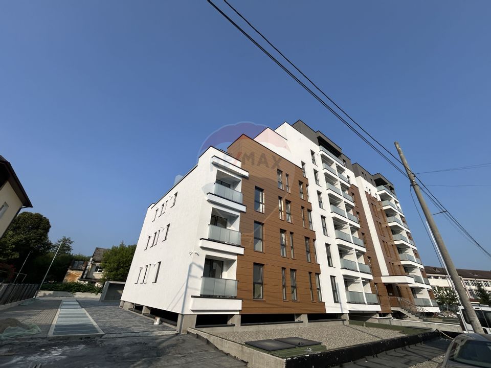 Apartament cu 3 camere de vânzare în bloc nou, zona Centrala