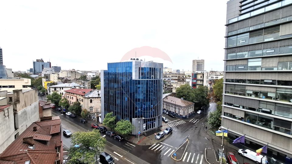 3 cam Ultracentral, Logofăt Luca Stroici corner with Batistei