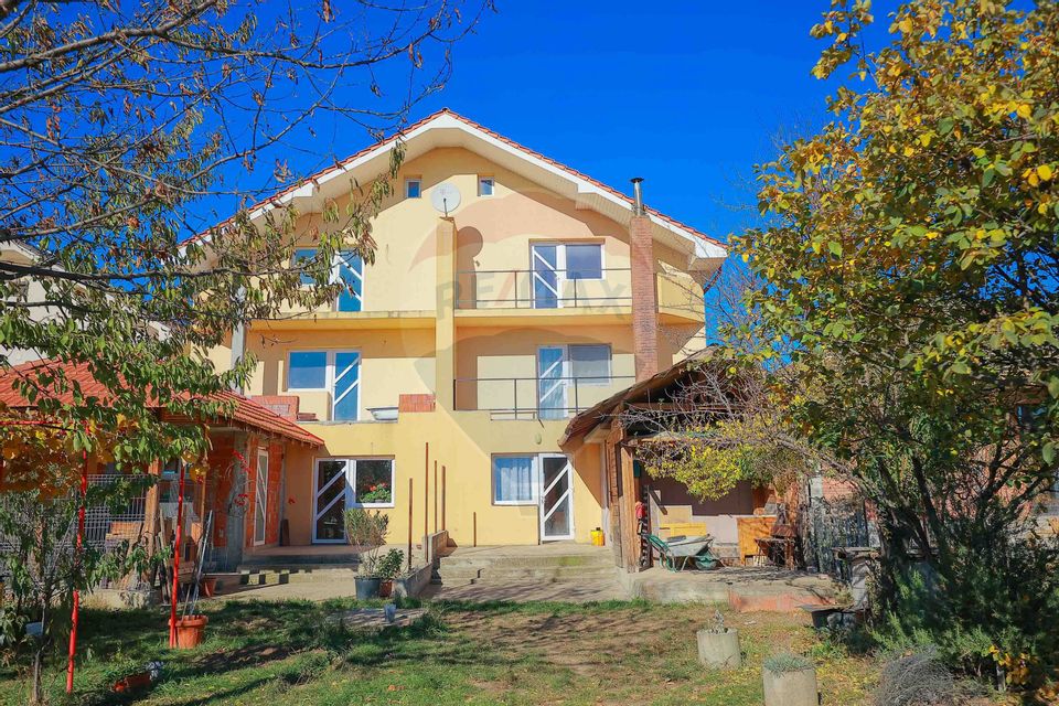 Duplex cu 5 camere și 506 mp teren de vânzare, str. Nufărului
