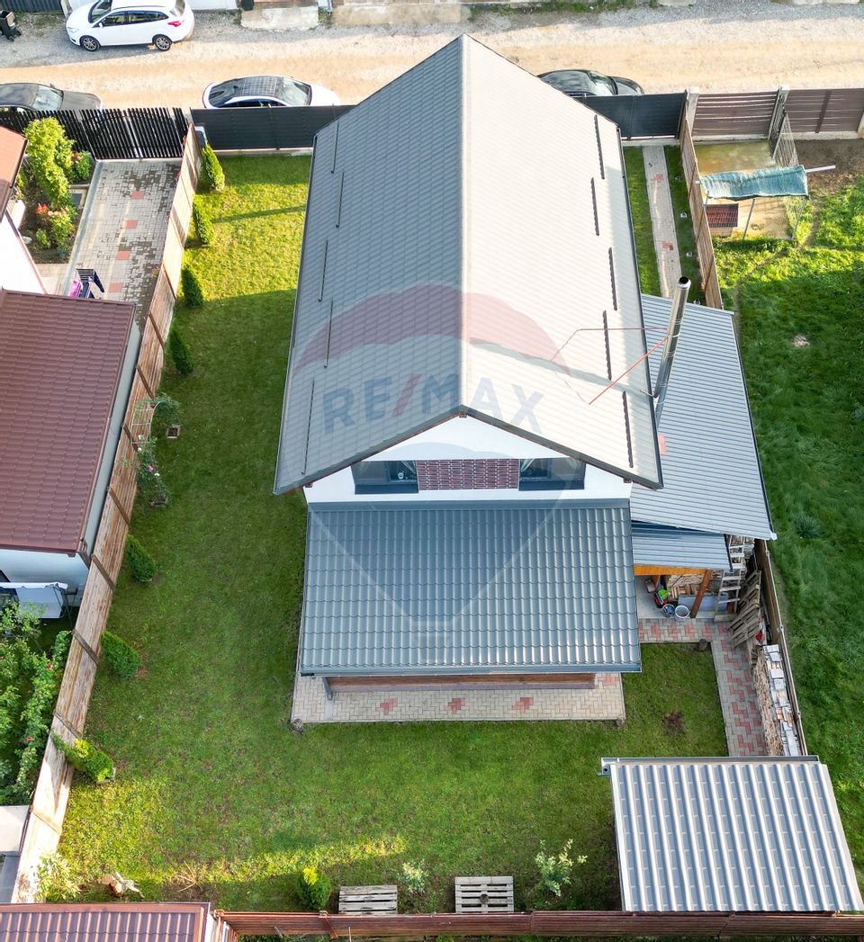 Comision 0%! | Proprietate cu terasa, semineu | 400 mp teren, Izvor!