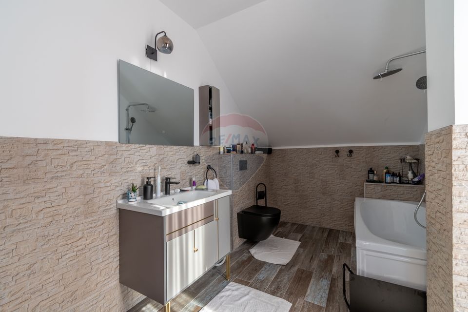 Proprietate exclusivista de vanzare: 2 case | 9 camere | 2000 mp teren
