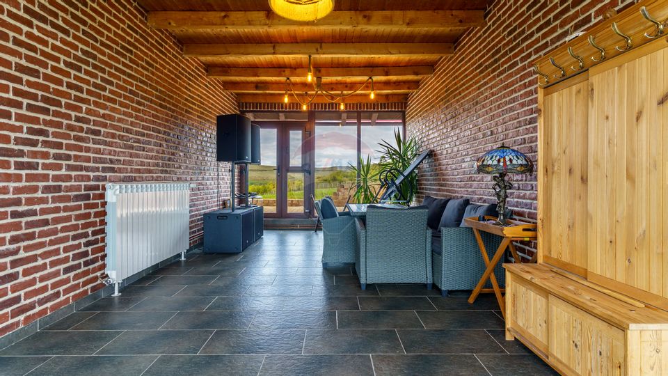 Teren 9.4 ha extravilan + casa 230 mp, COMISION 0%