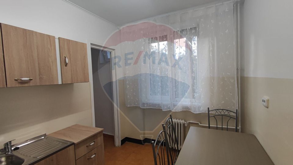 De inchiriat apartament 3 camere spatios  etaj 1 Splaiul Crisanei