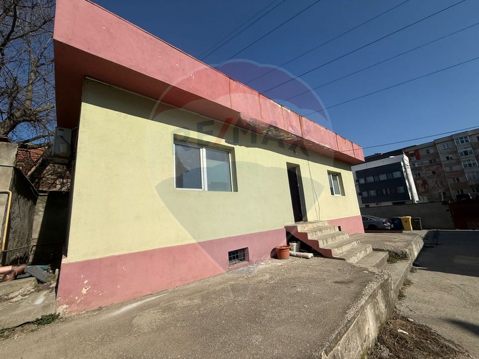 52sq.m Commercial Space for rent, 1 Mai area