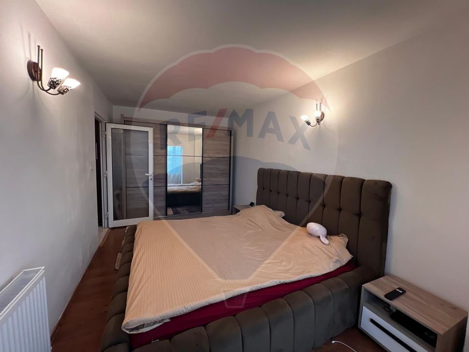 Apartament 4 camere decomandat cu loc de parcare etajul 3